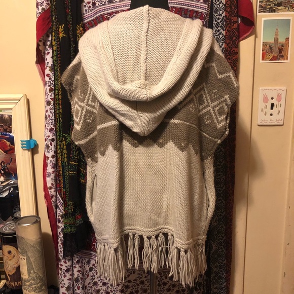 🔅Knitted Hooded Poncho🔅 - Picture 3 of 5